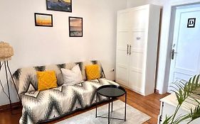 Central Lisbon Rooms In Palmira Shared Apartment For Surf Lovers
